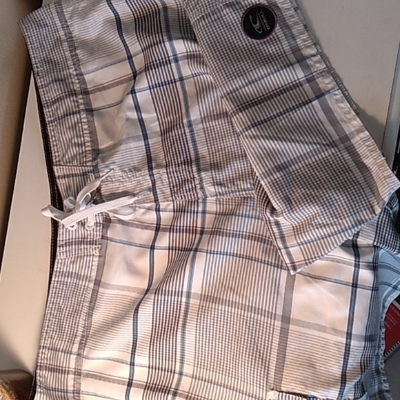 O'Neill 38 plaid shorts - Picture 1 of 3